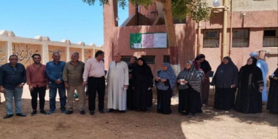 إقبال كثيف من السيدات أمام اللجان الانتخابية بمركز المراغة بسوهاج - بلس 48