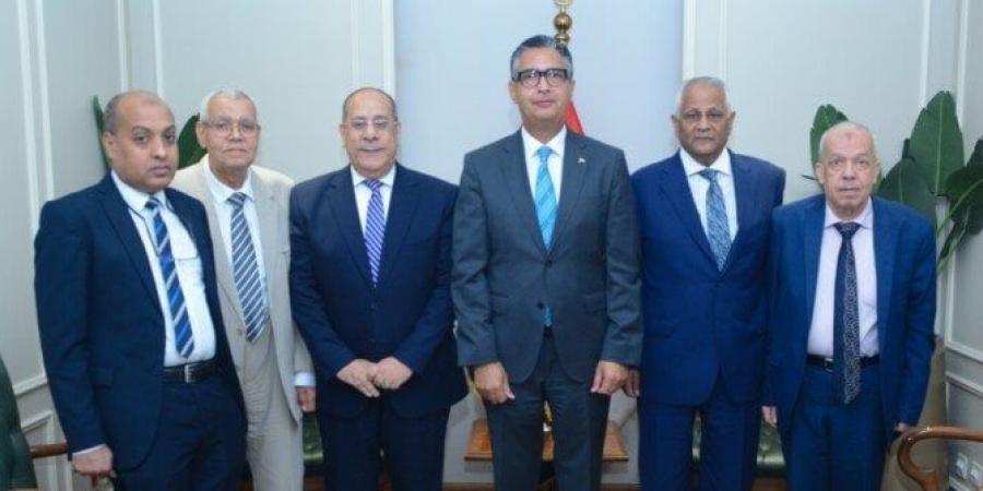 وزير التموين يجتمع مع رؤساء مجالس إدارات شركات المطاحن لمتابعة انتظام منظومة الخبز المدعم - بلس 48