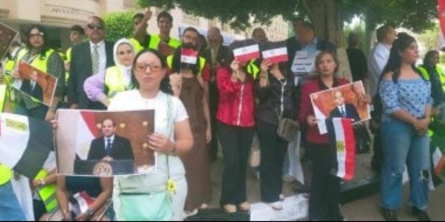 توافد الناخبين على مدرسة تحيا مصر الأسمرات للمشاركة بانتخابات الشيوخ - بلس 48