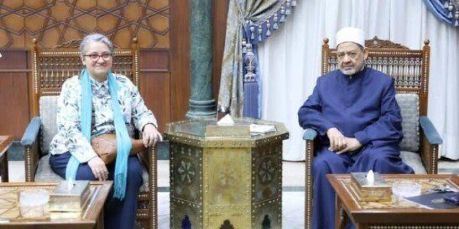 شيخ الأزهر يؤكد على إحياء حب القراءة لدى الشباب - بلس 48