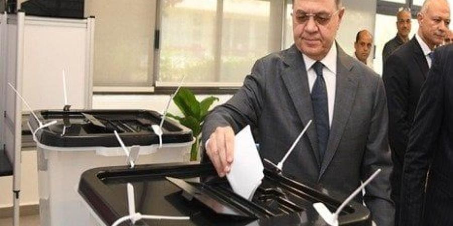 وزير الداخلية يدلي بصوته في انتخابات مجلس الشيوخ (صور) - بلس 48