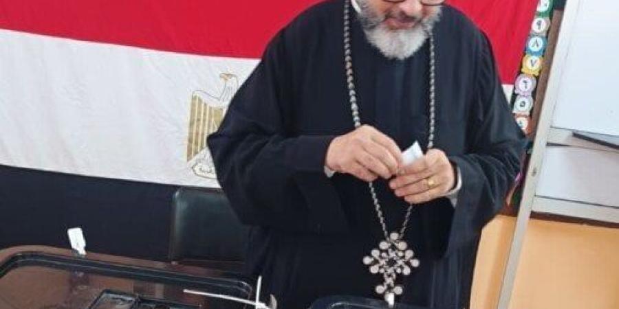 «مصر وطن يعيش فينا».. .كهنة مطرانية بورسعيد يدلون بأصواتهم في إنتخابات الشيوخ - بلس 48