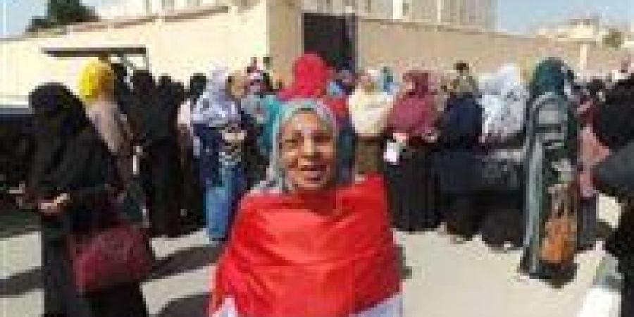 المرأة تتصدر المشهد الانتخابي في شمال سيناء وسط تأمين محكم وإقبال مبهر - بلس 48