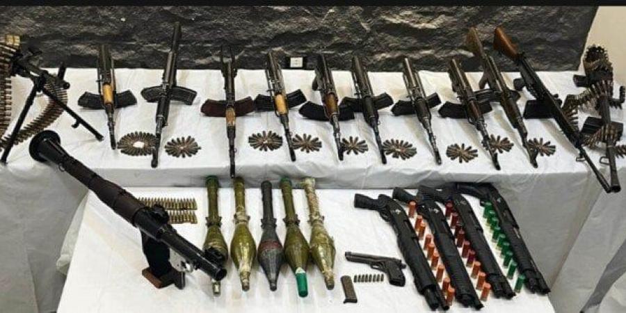 ضبط 18 قطعة سلاح ناري ومدفع آر بي جي وجرينوف بحوزة مسجل خطر في أسيوط - بلس 48