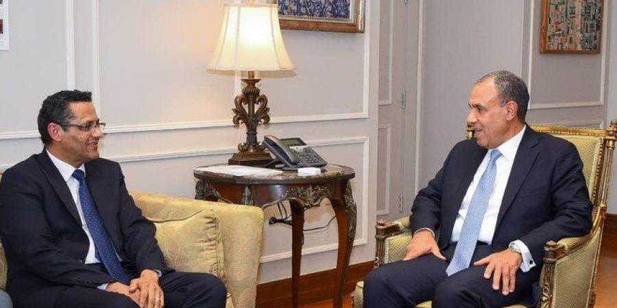 مصر.. وزير الخارجية يستقبل نقيب الصحفيين ويبحث سبل تعزيز التعاون المشترك - بلس 48