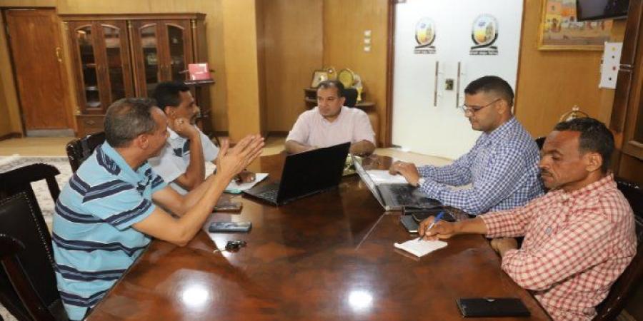 رئيس جامعة جنوب الوادي يُناقش تطبيق الإدارة الإلكترونية للاحتياجات بالجامعة - بلس 48