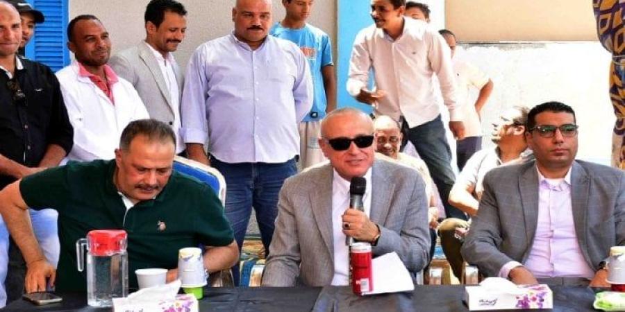 محافظ الأقصر يتفقد مشروعات مياه جديدة ويلتقي أهالي الأقالتة - بلس 48