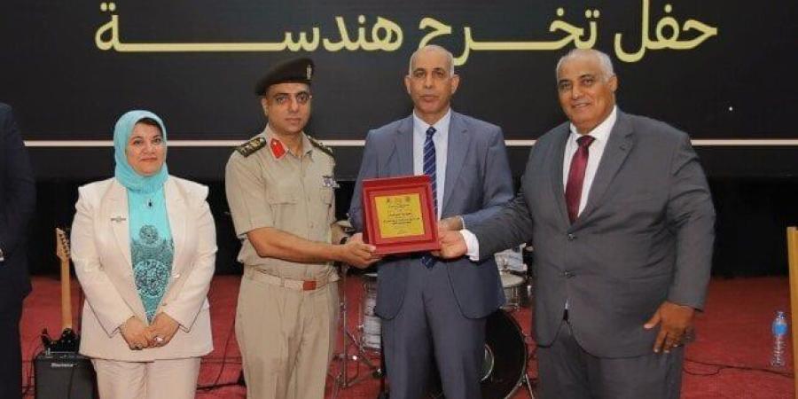 «مهندسو الغد» يحتفلون بتخرجهم في جامعة كفر الشيخ وسط حضور واسع من القيادات والأهالي - بلس 48