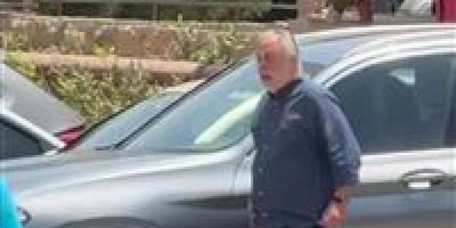 بحضور أشرف زكي وغياب نجوم الفن.. لقطات من جنازة الفنان سيد صادق - بلس 48
