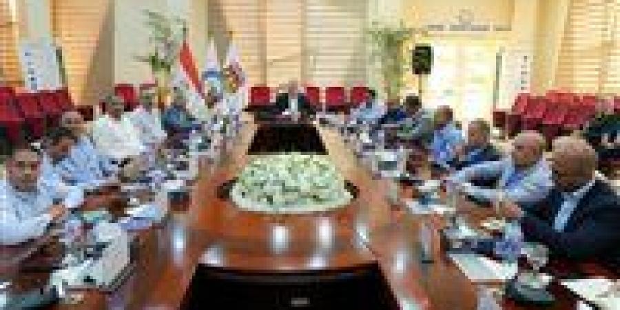 5.3 مليون برميل بحلول 2030| وزير البترول يتابع توسعات ميناء الحمراء بالعلمين - بلس 48