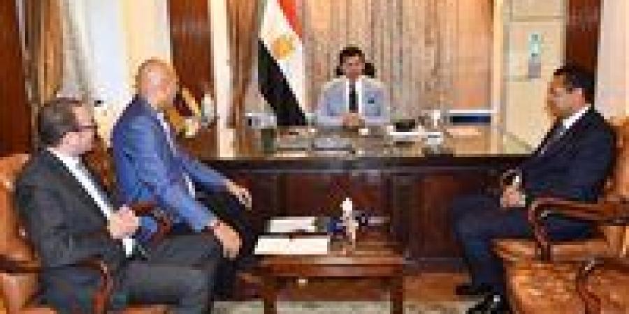 وزير الرياضة ورئيس اللجنة الأولمبية المصرية يجتمعان باتحادات رفع الأثقال والمصارعة - بلس 48