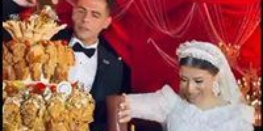 ابنة
      هبة
      قطب
      تحتفل
      بزفافها
      بعد
    ... - بلس 48