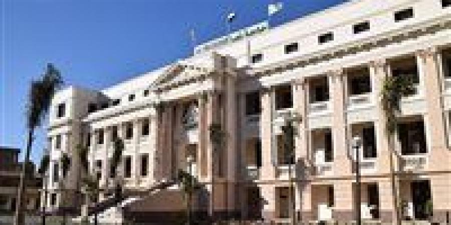 رئيس
      جامعة
      بنها
      يتلقى
      تقريرا
      عن
  ... - بلس 48