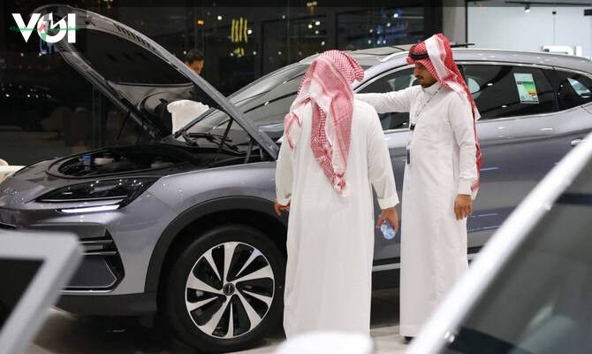 السعودية تضيف الغاز إلى السيارات الكهربائية وترتفع مبيعاتها في الشرق الأوسط بنسبة أربعين بالمئة
