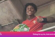 أثار استخدام فريق IShowSpeed ​​لقبعة مخروطية الشكل تحمل صورة رونالدو ضجة كبيرة في كأس العالم.