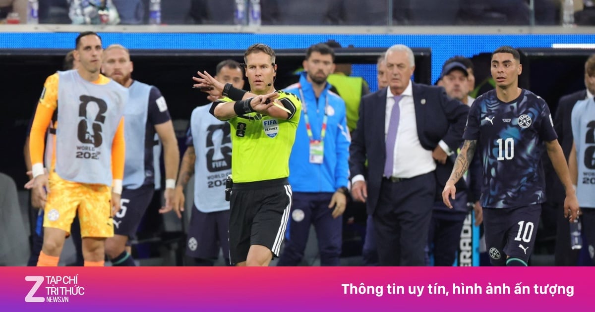 أحدث جدل في كأس العالم ينبع من غرفة تقنية الفيديو المساعد (VAR).