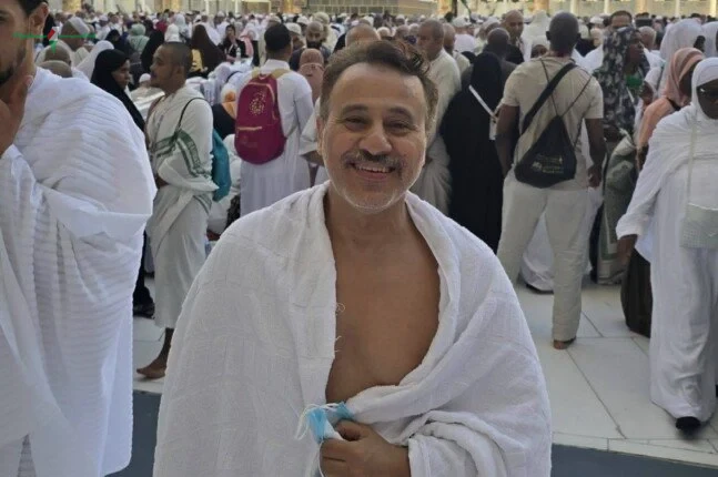 إيهاب فهمي يحتفل بعيد ميلاده الـ57 بأداء مناسك العمرة في الحرم المكي