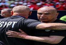 العرب في المونديال.. حسام حسن يعيد مشاهدة مباراة نيوزيلندا وإيران مع معاونيه