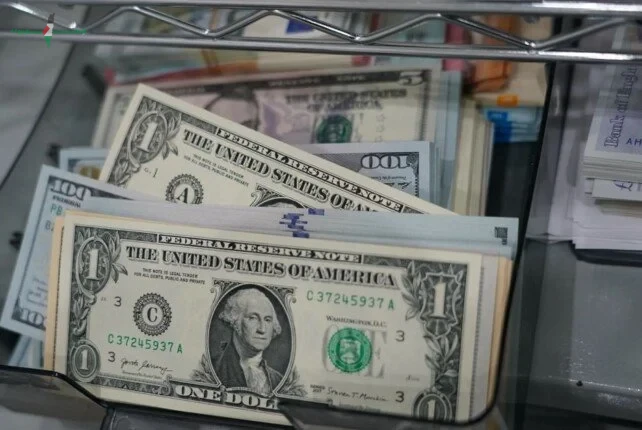 انخفاض سعر الدولار بـ 9 قروش بعد عودة البنوك للعمل