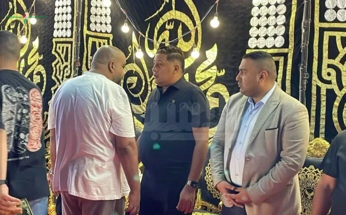 بالصور حمو بيكا يستقبل عزاء والده في الإسكندرية