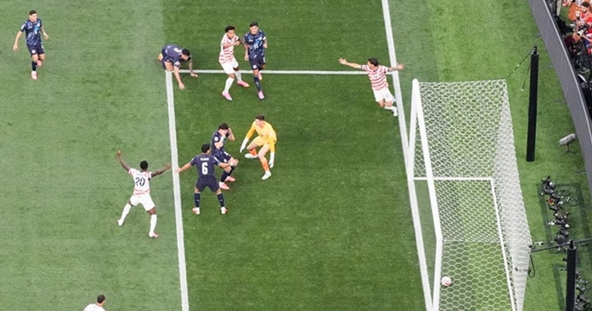 بدأ المنتخب الأمريكي بداية جيدة في كأس العالم 2026: هدف عكسي يمنح أصحاب الأرض التقدم على باراغواي.