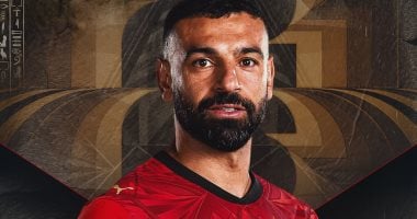 بعثة منتخب مصر تحتفل بعيد ميلاد القائد محمد صلاح في معسكر المونديال.. فيديو