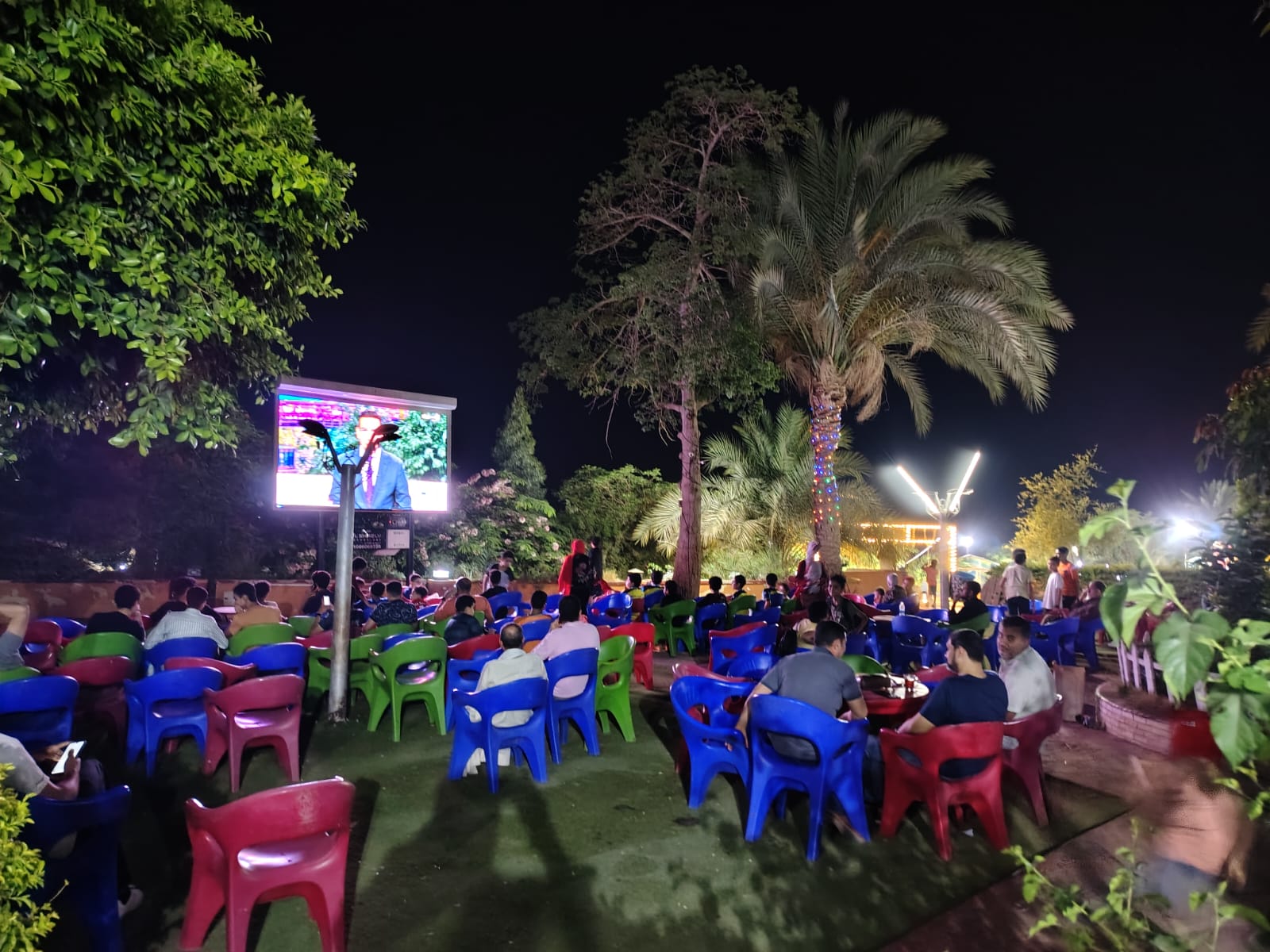 توافد على النوادى والمقاهى لمشاهدة مبارة مصر وبلجيكا فى كأس العالم بسوهاج| صور