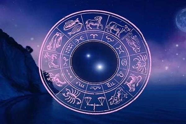 حظك اليوم الجمعة 19 يونيو.. أجواء عاطفية دافئة وفرص للتقدم المهني وتحذيرات من التوتر لبعض الأبراج