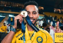 رغم العروض .. غريب يتمسك بـ النصر !