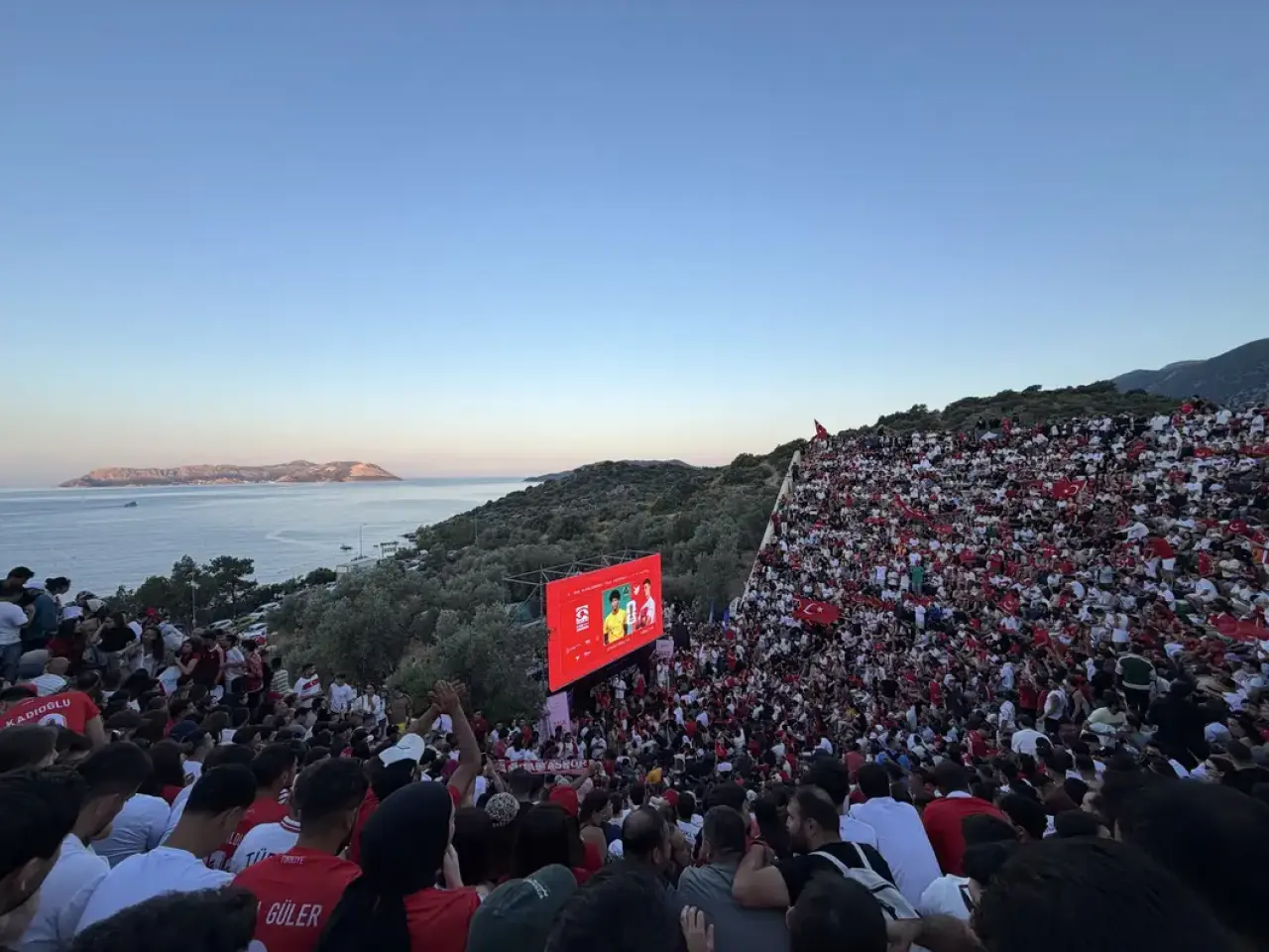 شاهد.. مسرح أثري في تركيا يغطي على خسارة منتخب تركيا في كأس العالم