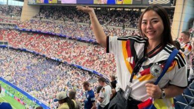 فتاة من هانوي تنفق 250 مليون دونغ فيتنامي لمشاهدة كأس العالم، وقد انبهرت بنظام التكييف الذي يغطي الملعب بأكمله.
