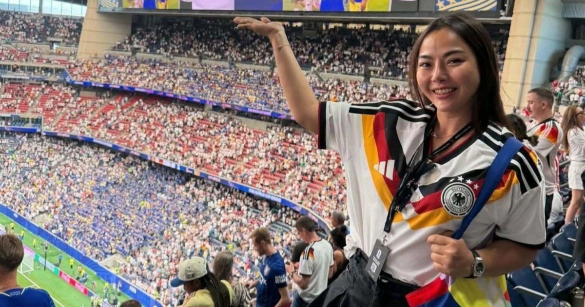 فتاة من هانوي تنفق 250 مليون دونغ فيتنامي لمشاهدة كأس العالم، وقد انبهرت بنظام التكييف الذي يغطي الملعب بأكمله.