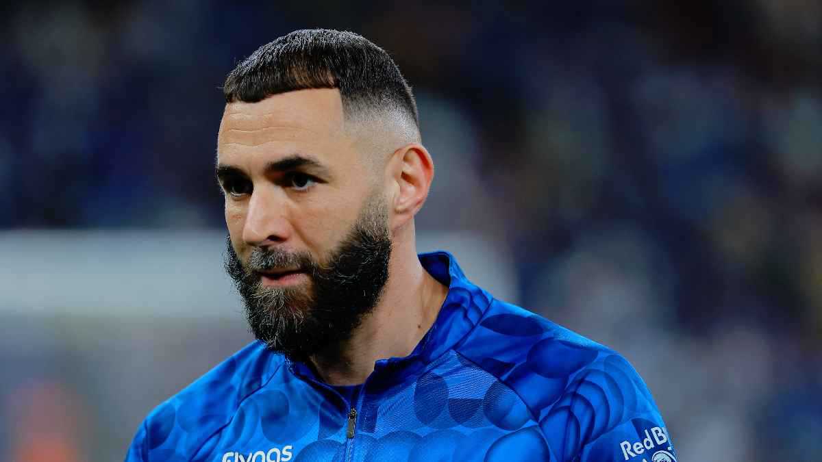 كريم بنزيما يفاجئ نجم النصر السعودي (صورة)