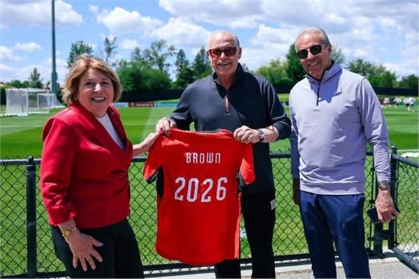 مونديال 2026| أبوريدة يتبادل الدروع والهدايا التذكارية مع عمدة سبوكين الأمريكية