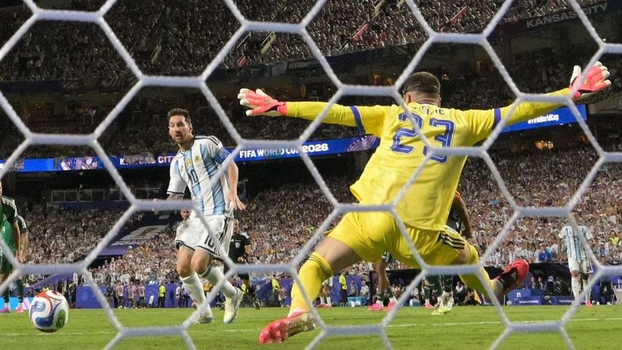 ميسي ومبابي وهالاند... ثلاثي يفرض نفسه في جولة المونديال الأول...