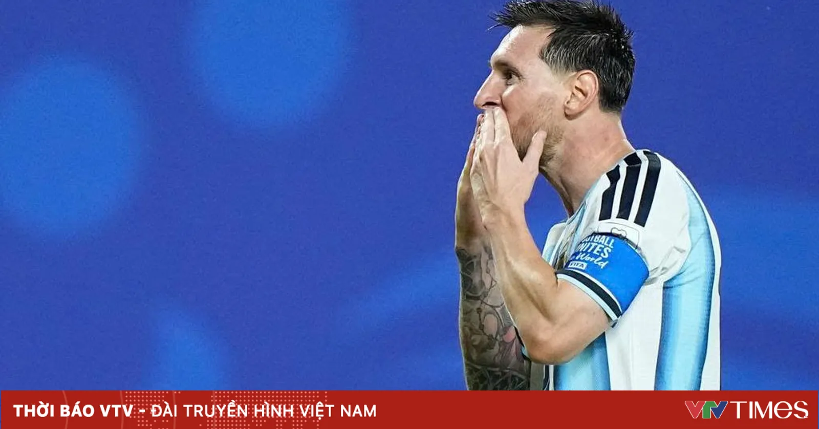 ميسي يسجل ثلاثية تاريخية، ويواصل تحطيم العديد من الأرقام القياسية في كأس العالم.