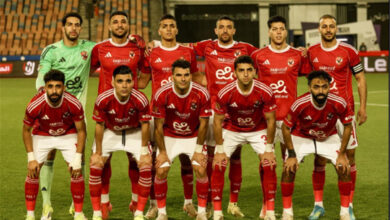 نجم برشلونة السابق يقترب من تدريب النادي الأهلي خلفا لمدرب الفريق