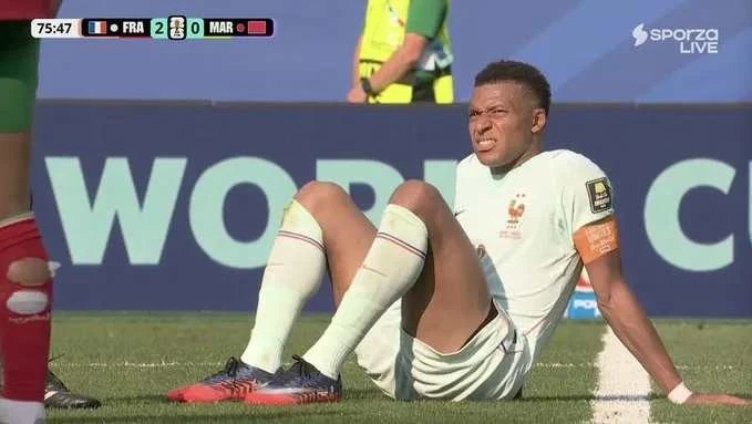 خرج مبابي من الملعب وهو يعرج بينما تأهلت فرنسا إلى الدور نصف النهائي من كأس العالم 2026.