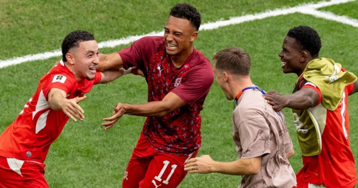 سويسرا تكسر لعنة دامت 72 عاماً في كأس العالم: ليلة فانكوفر الساحرة لغريغور كوبيل.