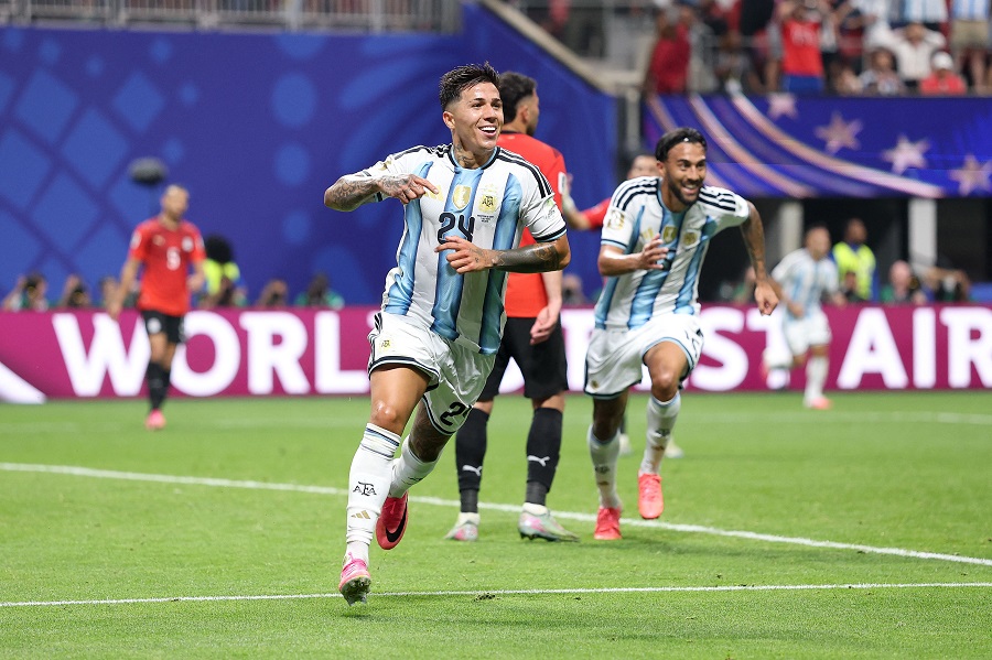كأس العالم 2026| إنزو فرنانديز يمنح الأرجنتين التقدم أمام مصر بهدف قاتل في الوقت بدل الضائع