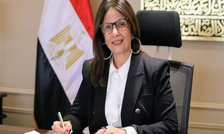 وزيرة الثقافة تهنئ الرئيس السيسي والشعب بتأهل المنتخب لدور الـ16 بكأس العالم